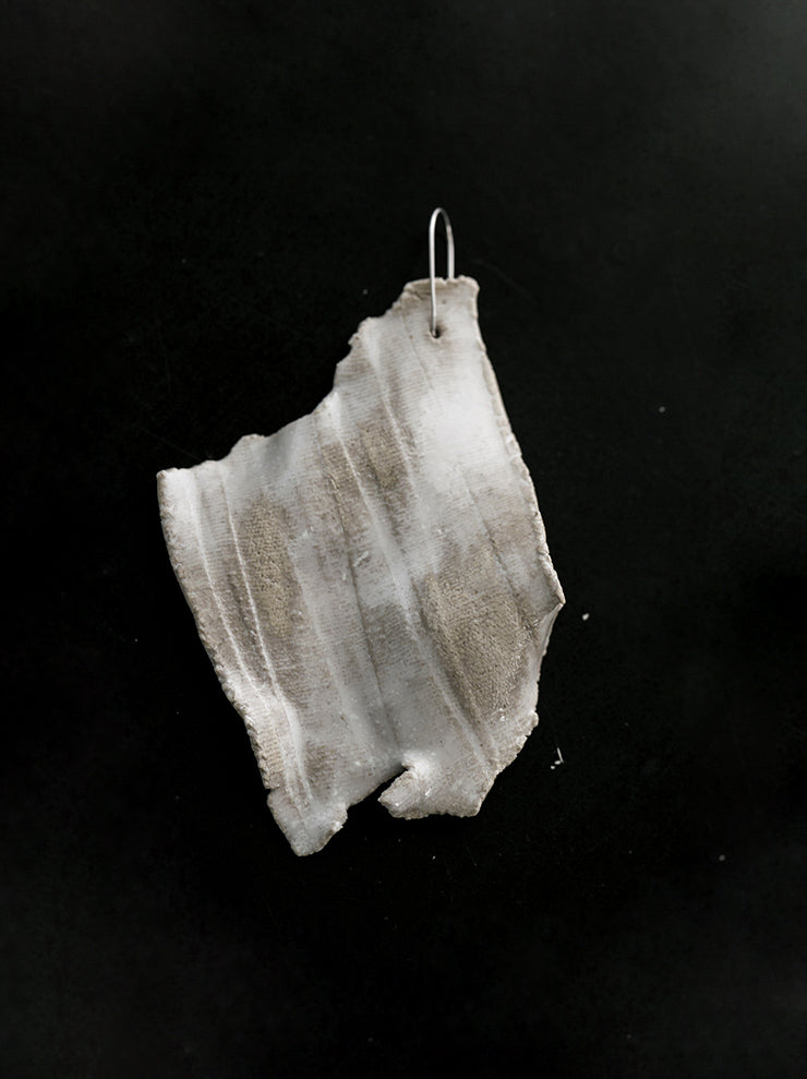 UMA WANG × DETAJ<br> TOUHEN POTTERY EARRINGS / WHITE