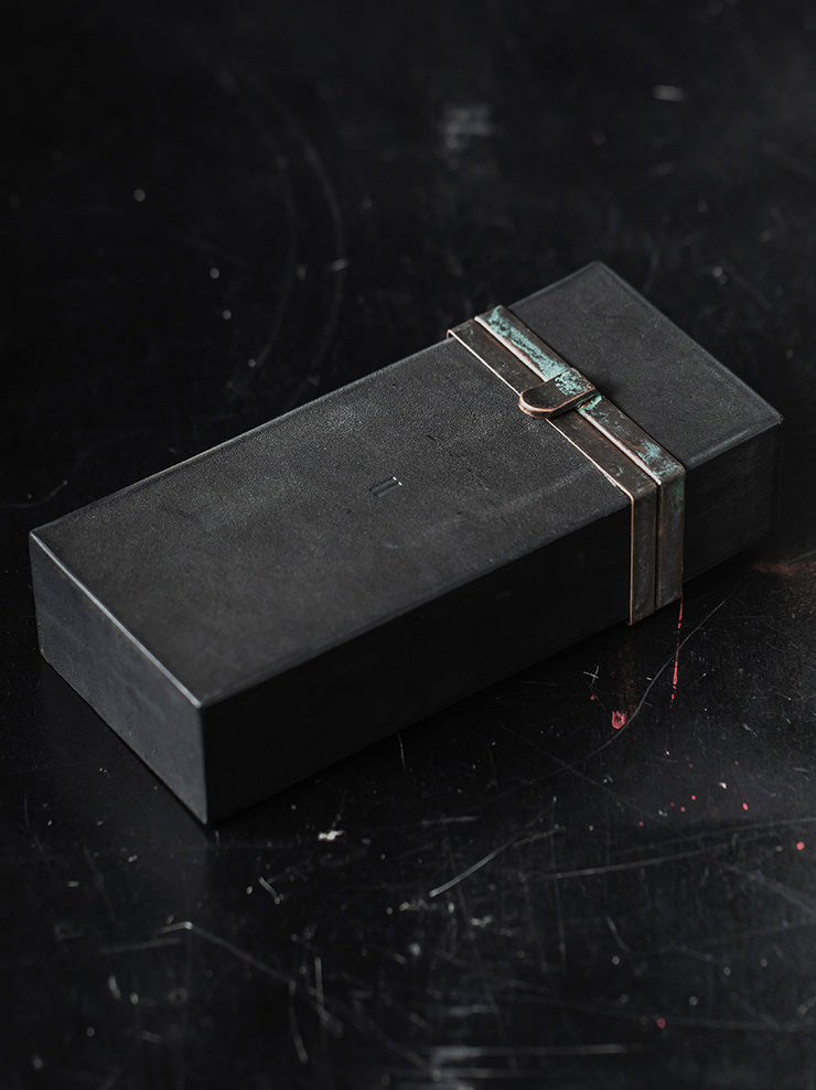 RIGARDS × BORIS BIDJAN SABERI<br/>アイウェア(サングラス)ケース / GENUINE LEATHER & COPPER / AT1111BBS