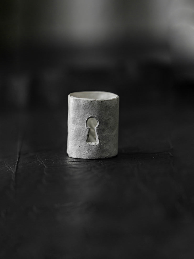 UMA WANG × DETAJ<br> KEYHOLE SILVER RING / WHITE