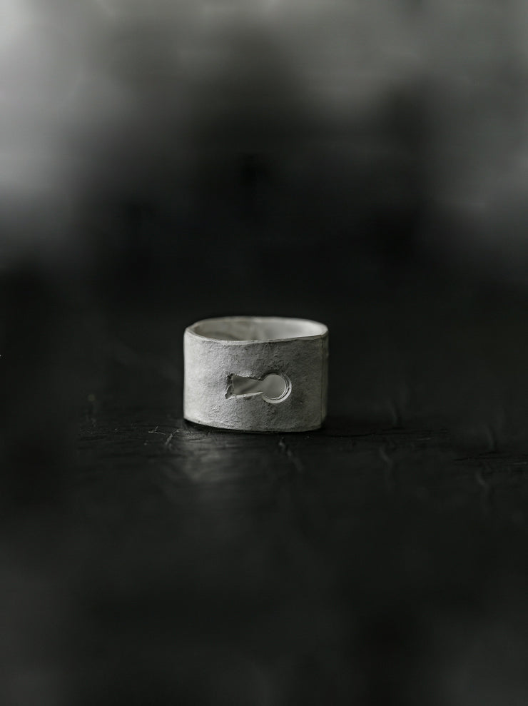 UMA WANG × DETAJ<br> KEYHOLE SILVER RING / WHITE