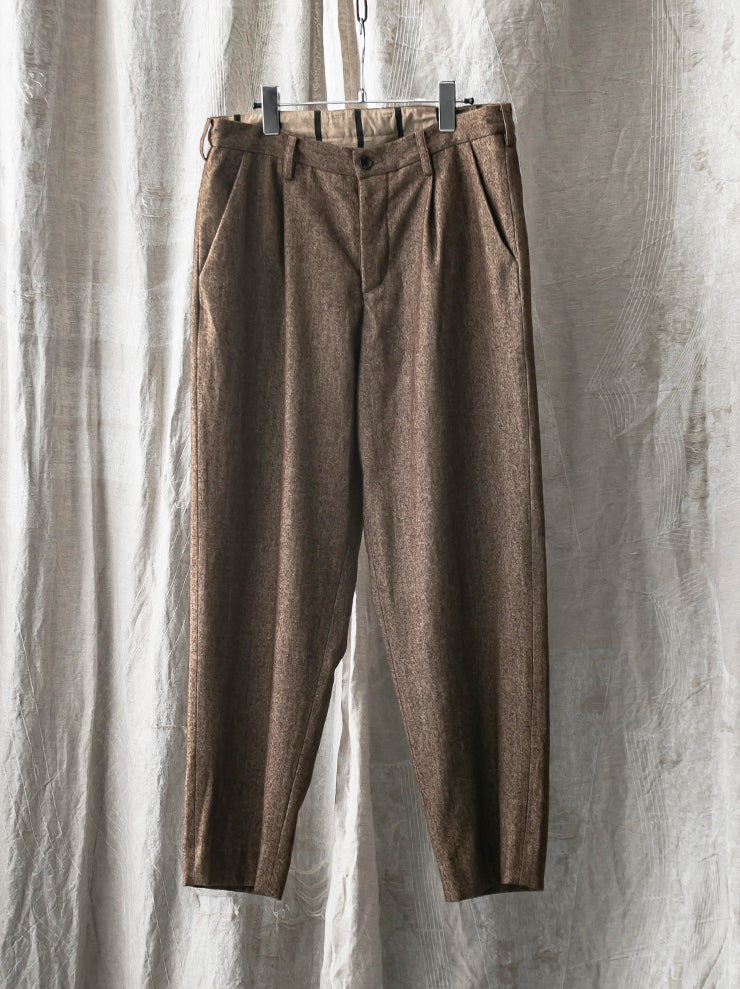 UMA WANG<br> Tuck pants / BROWN & TAN