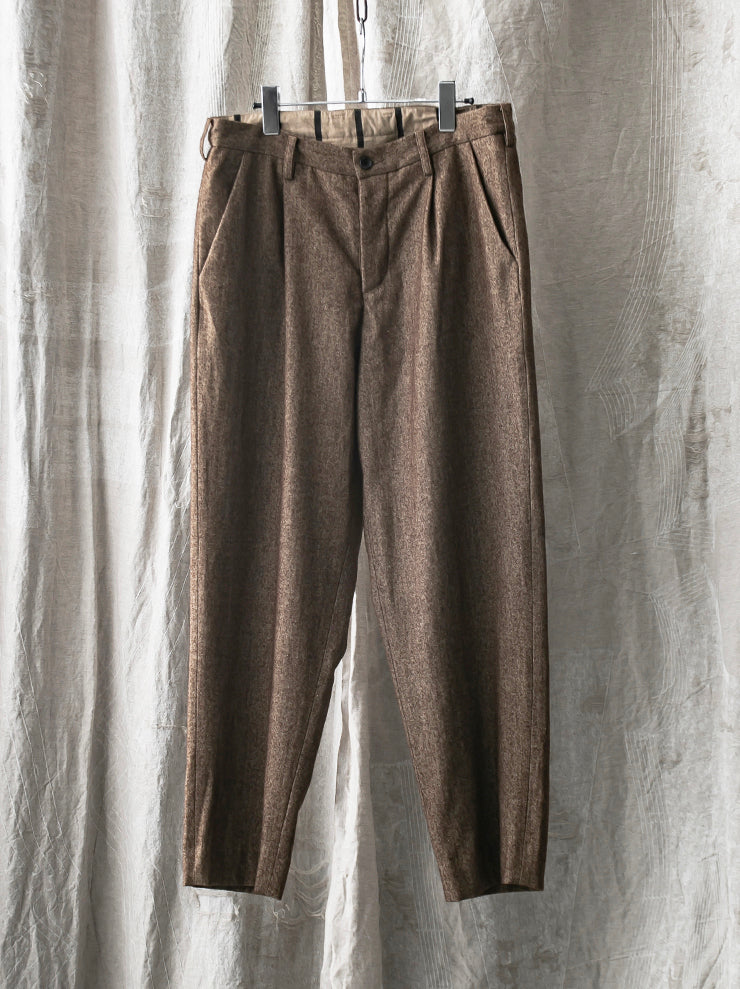 UMA WANG <br>タックパンツ / BROWN & TAN