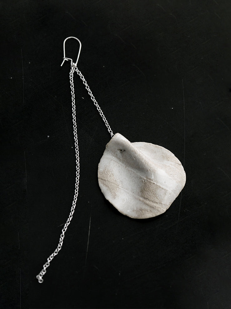 UMA WANG × DETAJ<br> TOUHEN POTTERY CHAIN EARRINGS / WHITE