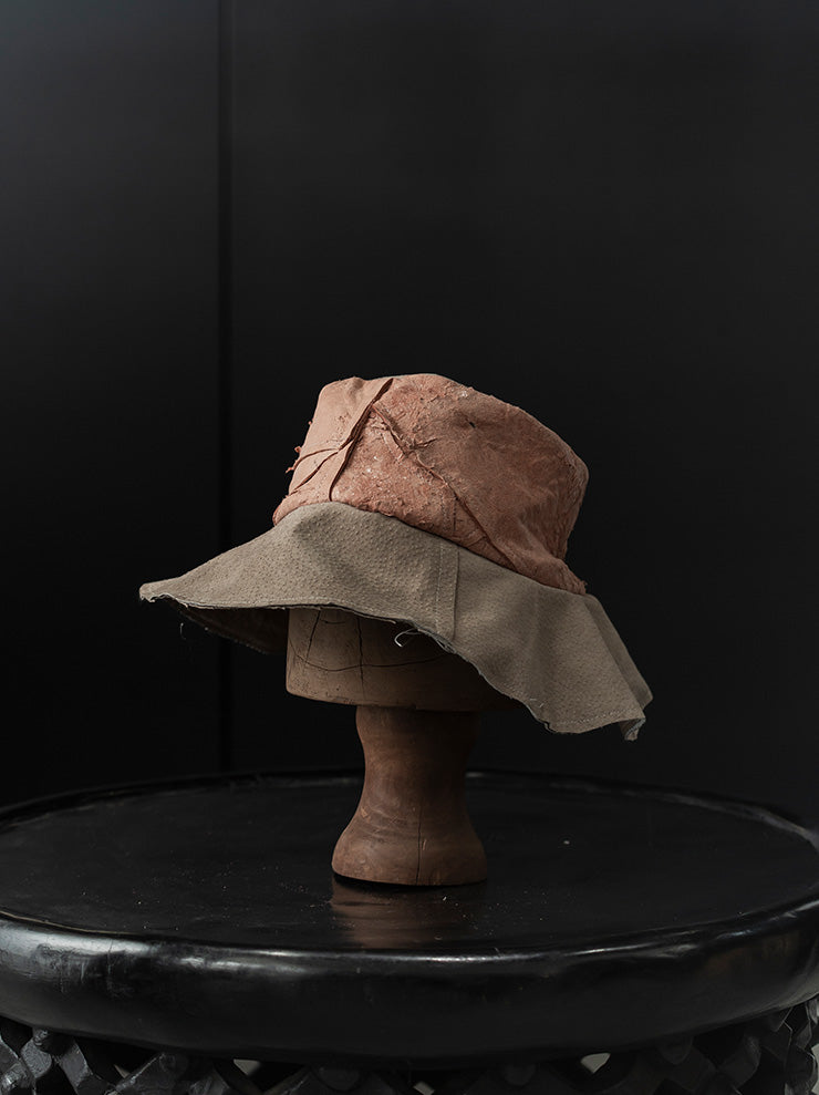 OLUBIYI THOMAS<br> UNISEX leather bucket hat / OFF WHITE × PINK