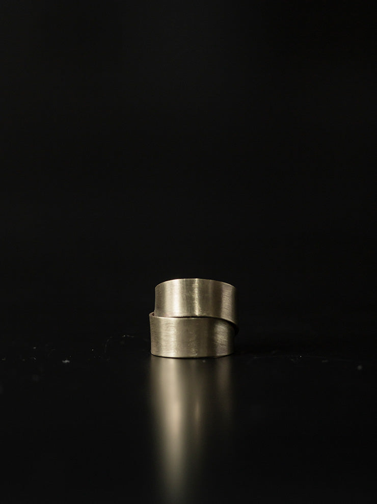 UMA WANG<br> COIL EAR CUFF / MATTE GOLD