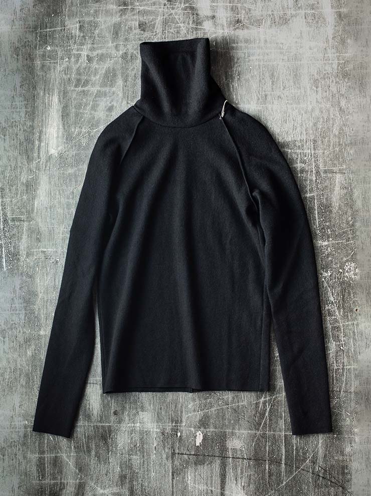 individual sentiments<br> UNISEX wool cashmere high neck tops / BLACK