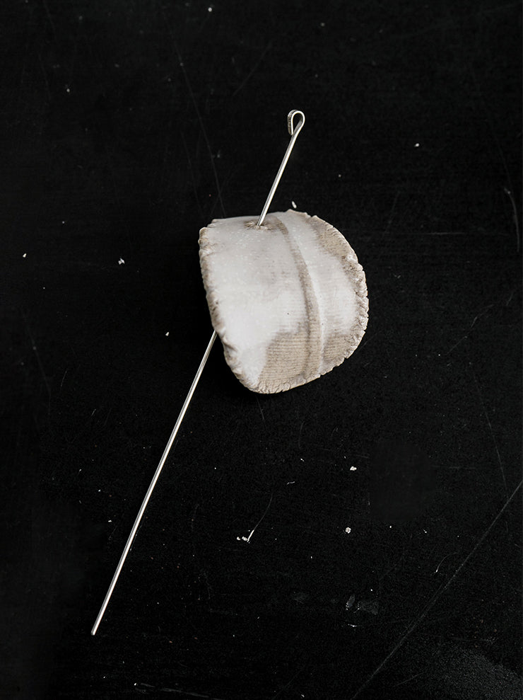 UMA WANG × DETAJ<br> TOUHEN POTTERY EARRINGS / WHITE