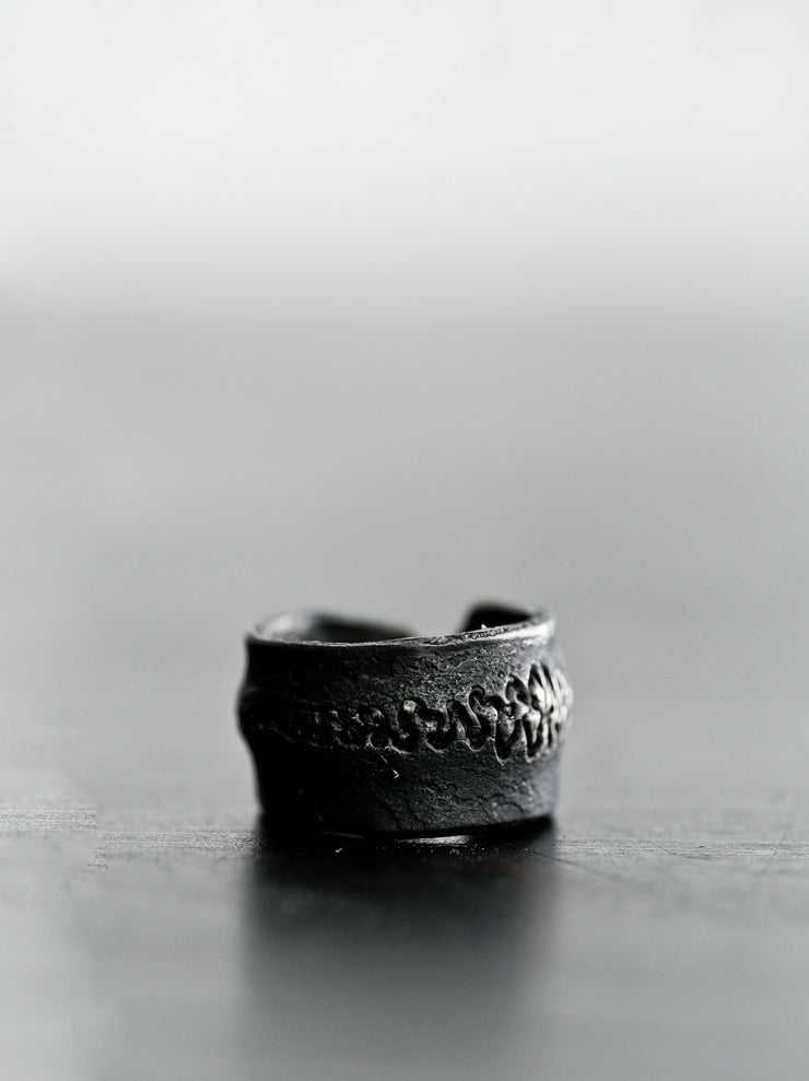 DETAJ<br> PRIMITIVE RING / BLACK