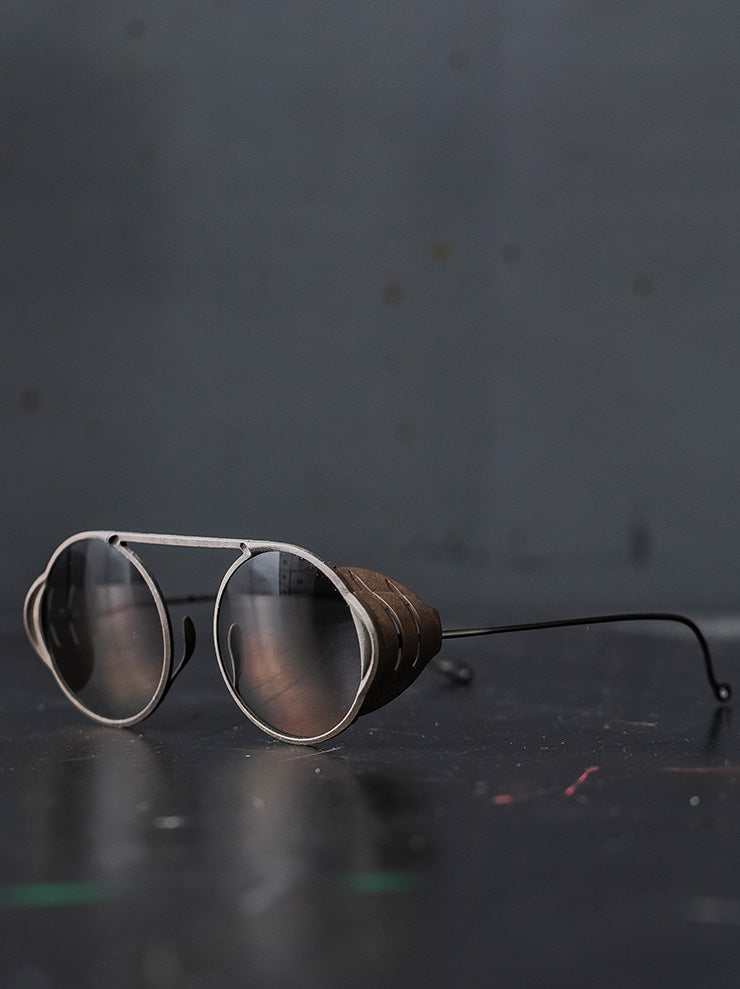 RIGARDS × BORIS BIDJAN SABERI<br/>TITANIUM フレームサングラス / ANTIQUE BRONZE / RG1011BBS
