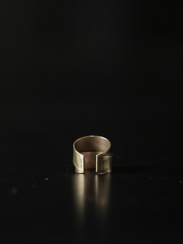 UMA WANG X DETAJ <br>COIL EAR CUFF / MATTE GOLD