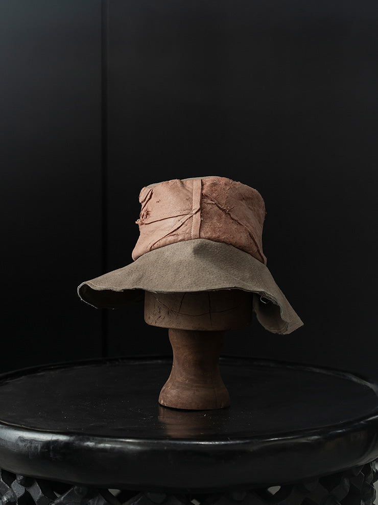 OLUBIYI THOMAS<br> UNISEX leather bucket hat / OFF WHITE × PINK