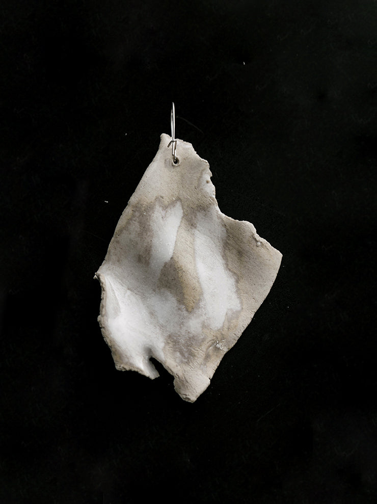 UMA WANG × DETAJ<br> TOUHEN POTTERY EARRINGS / WHITE