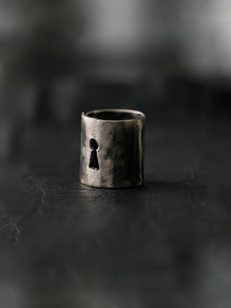 UMA WANG × DETAJ<br> KEYHOLE PINK SILVER RING / OXY-DYE PINK SILVER