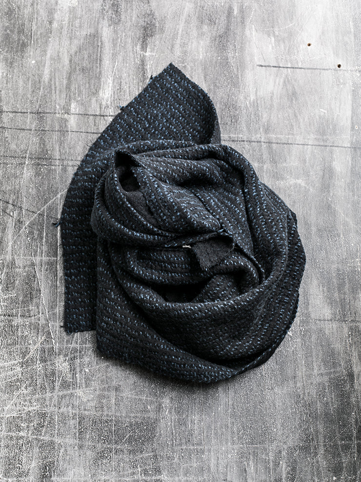 individual sentiments<br> Stole INDIGO × BROWN