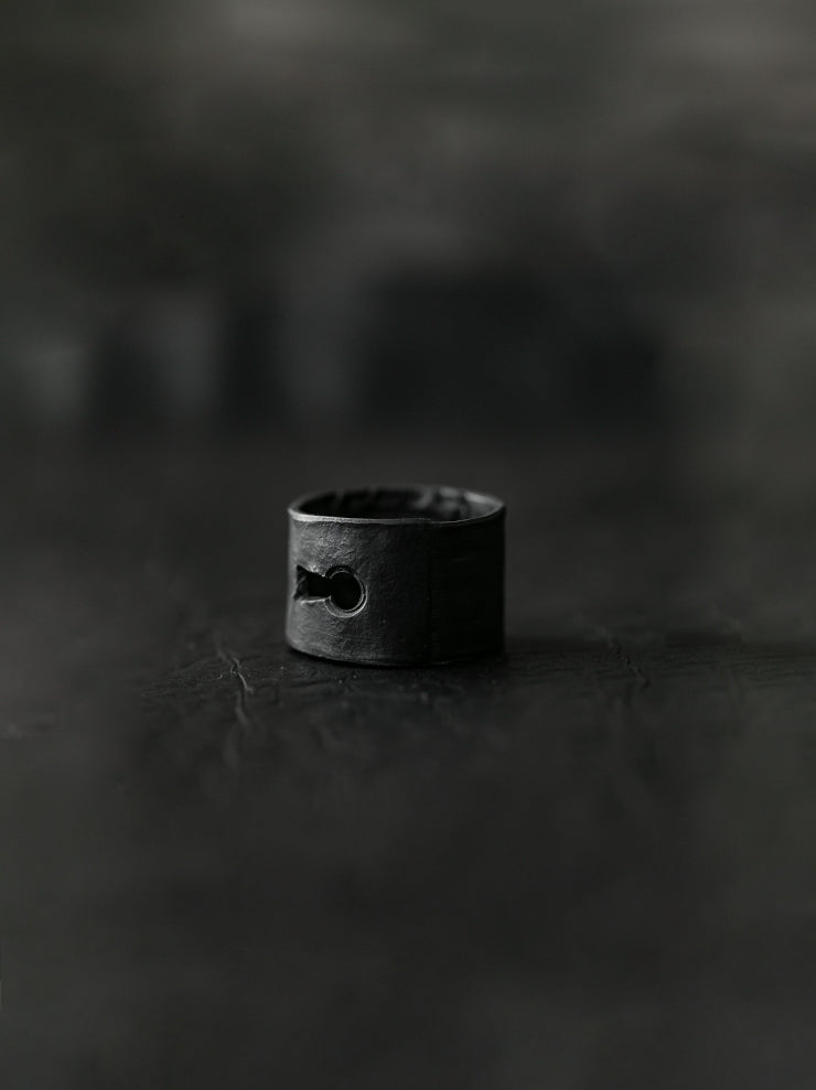 UMA WANG × DETAJ<br> KEYHOLE SILVER RING / BLACK