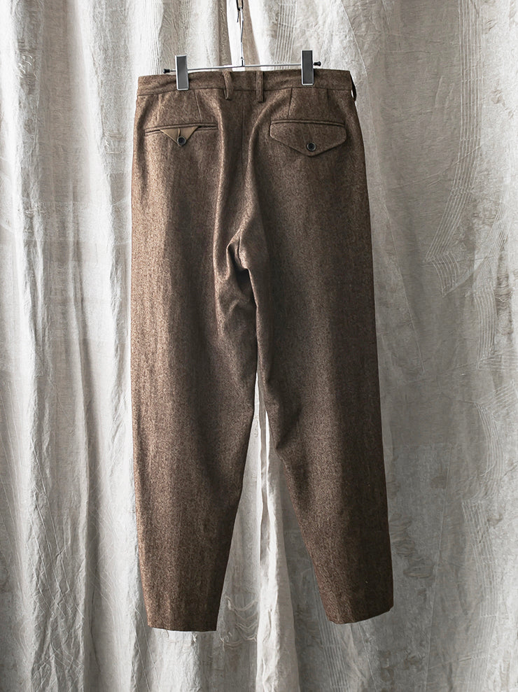 UMA WANG<br> Tuck pants / BROWN & TAN