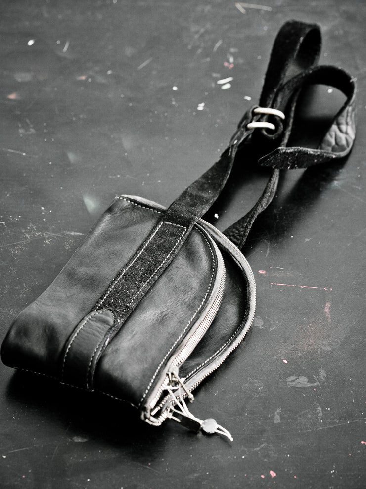 GUIDI<br> B11 Small zip bag MATTE BLACK CV39T / SOFT HORSE FG
