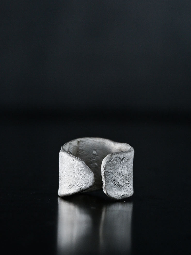 DETAJ<br> PRIMITIVE RING / WHITE