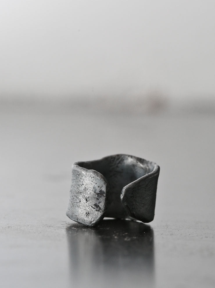 DETAJ<br> PRIMITIVE RING / BLACK