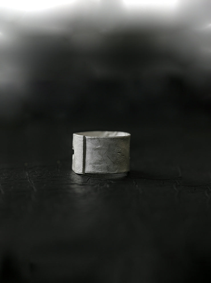 UMA WANG × DETAJ<br> KEYHOLE SILVER RING / WHITE