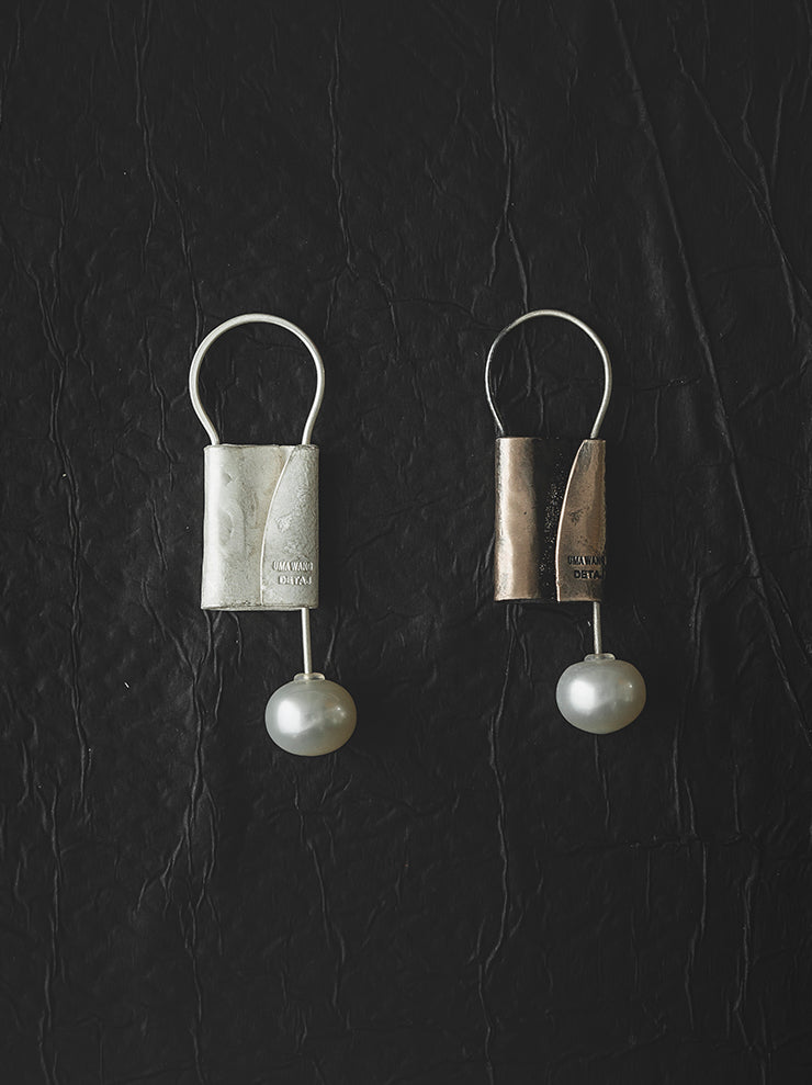 UMA WANG × DETAJ<br>KEYHOLE SILVER EARRING / WHITE