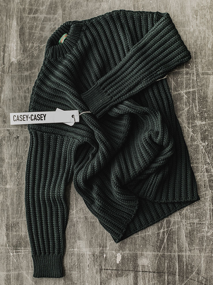 CASEY CASEY<br>UNISEX クルーネックオープンリブセーター / GREEN
