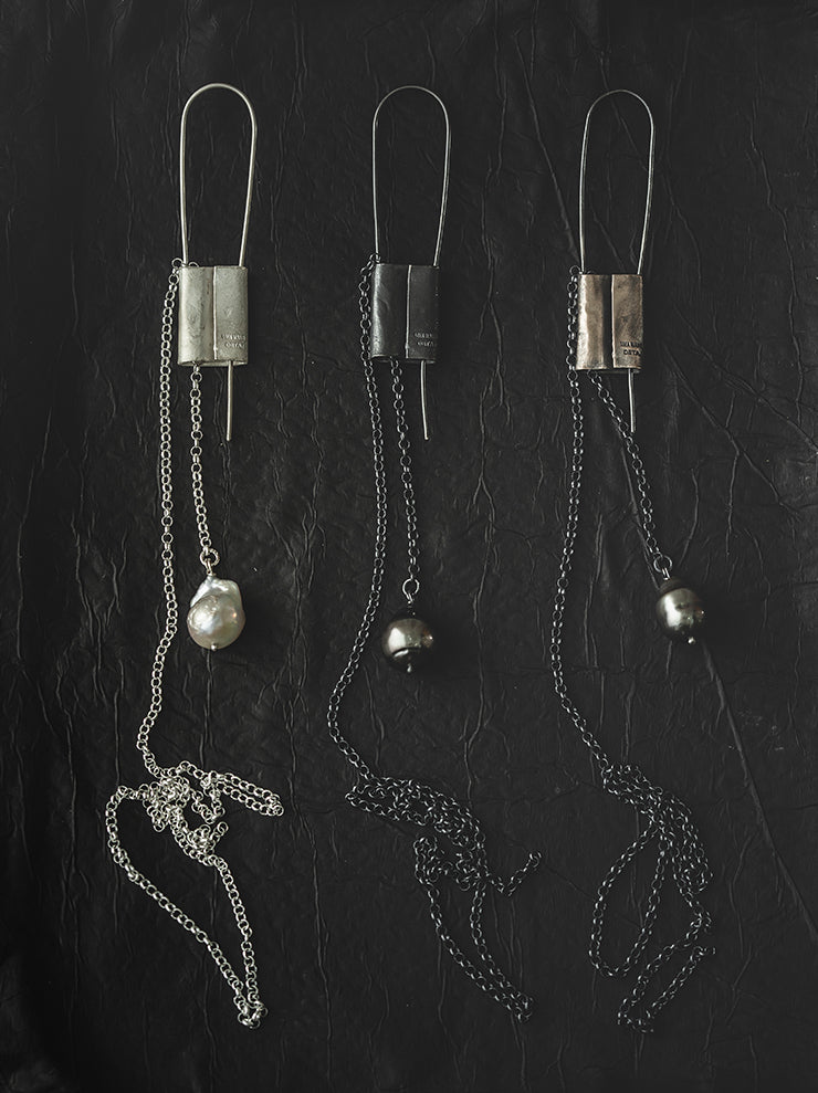 UMA WANG × DETAJ<br> KEYHOLE SILVER EARRING / WHITE