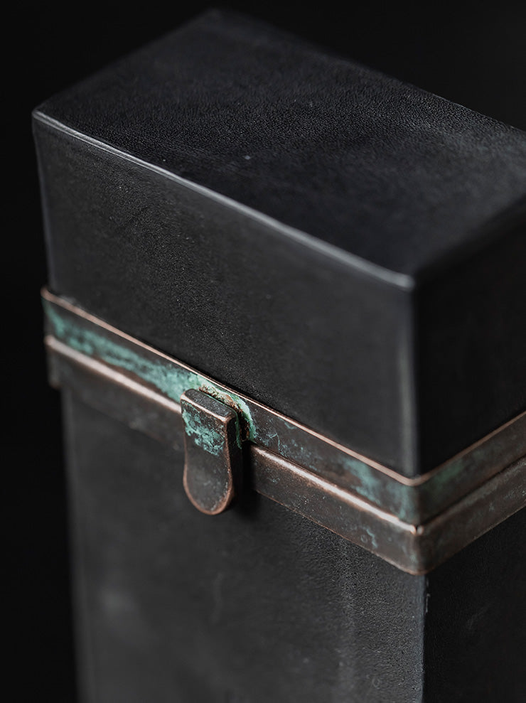 RIGARDS × BORIS BIDJAN SABERI<br/>アイウェア(サングラス)ケース / GENUINE LEATHER & COPPER / AT1111BBS
