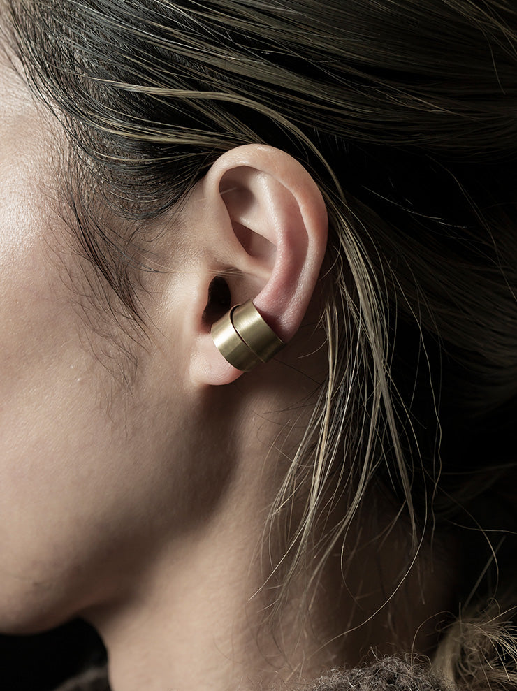 UMA WANG X DETAJ <br>COIL EAR CUFF / MATTE GOLD