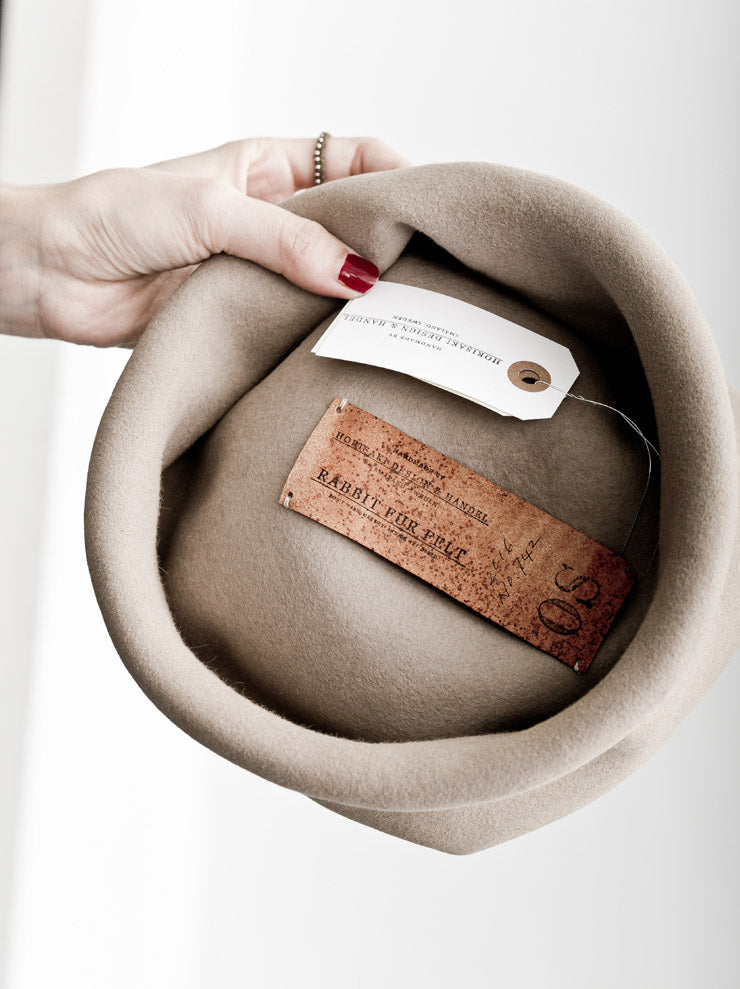 HORISAKI<br>イージーバーントラビットファーロールブリムハット BEIGE
