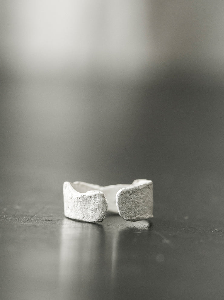 UMA WANG × DETAJ<br> TOUHEN SILVER RING / WHITE