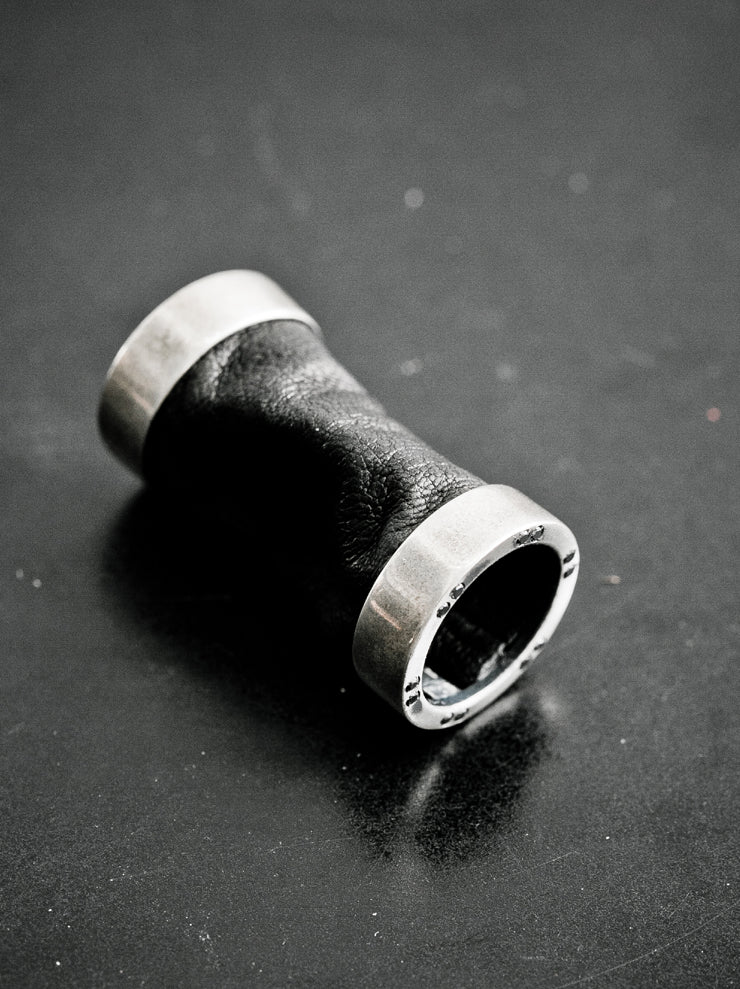 GUIDI<br> Silver x black diamond kangaroo leather detail ring G-AN01 BLKT