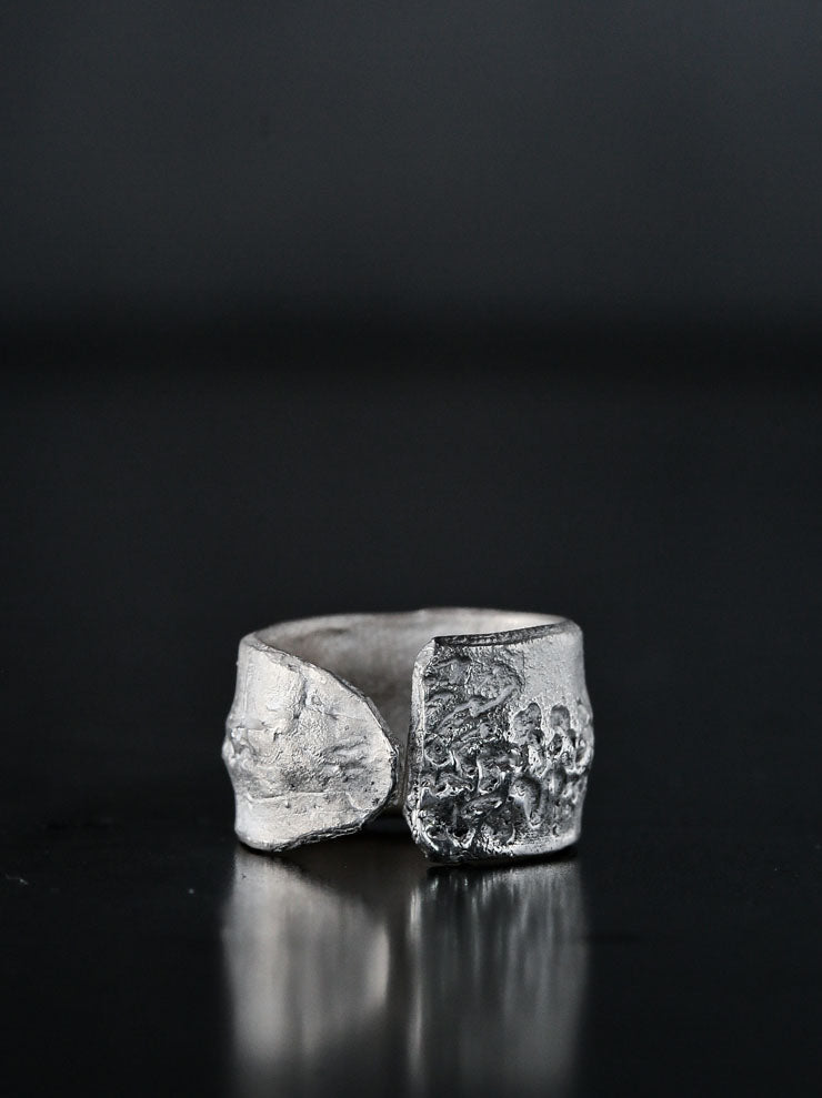 DETAJ<br> PRIMITIVE RING / WHITE