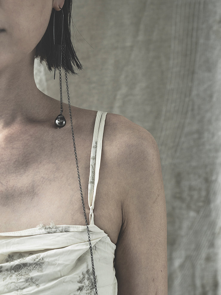 UMA WANG × DETAJ<br> KEYHOLE SILVER EARRING / BLACK