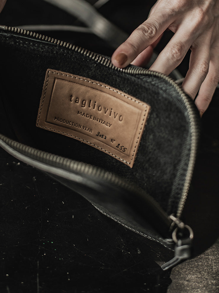 tagliovivo <br>Extra large zip wallet / CULATTA / BLACK