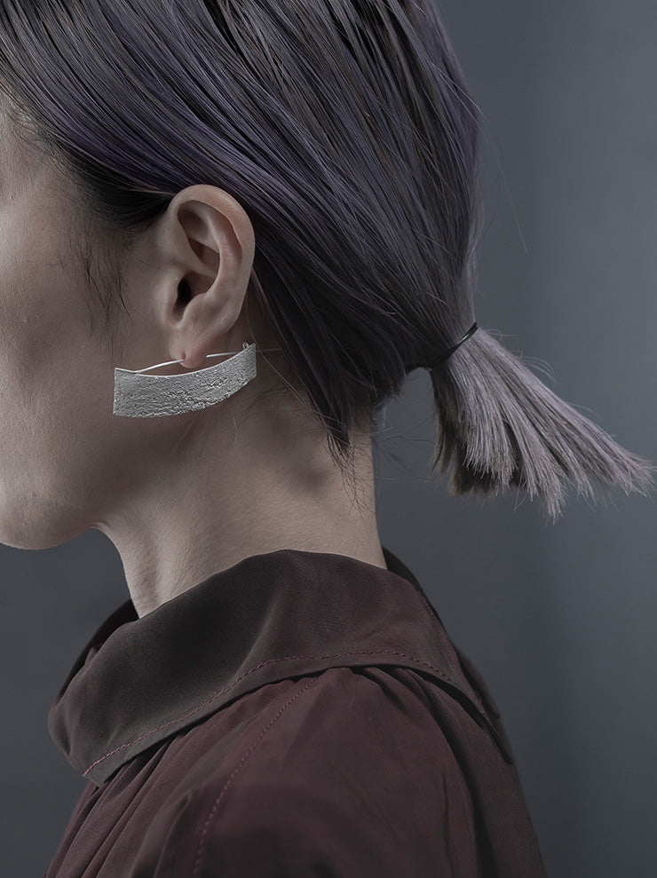 UMA WANG × DETAJ<br> CONCRETE SILVER EARRINGS / WHITE