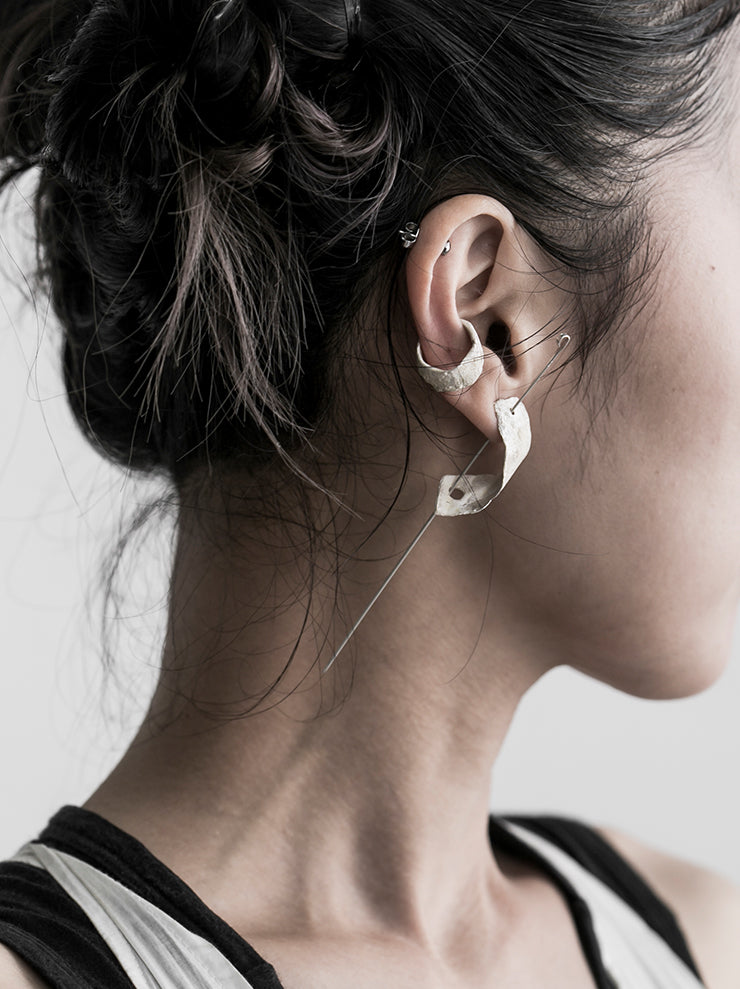 UMA WANG × DETAJ<br> TOUHEN SILVER EARRING / WHITE