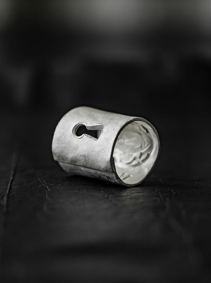 UMA WANG × DETAJ<br> KEYHOLE SILVER RING / WHITE