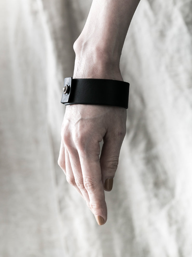 GUIDI<br> Small leather bracelet with silver G-BR0103 CV39T
