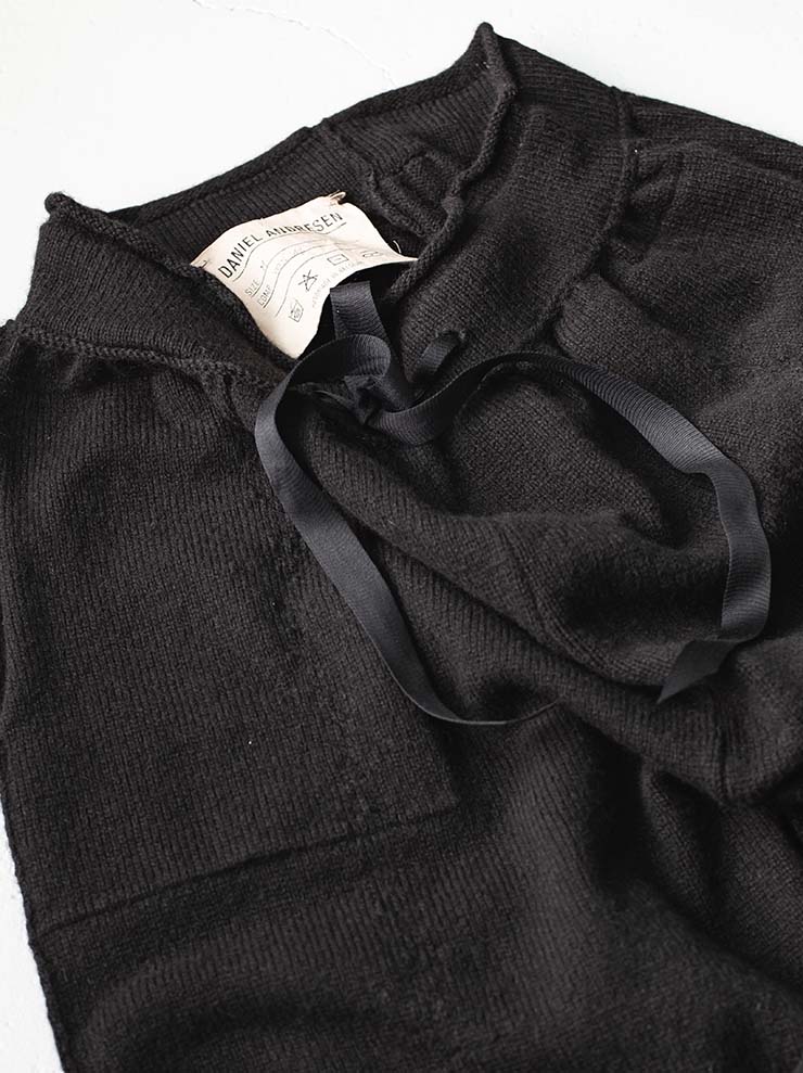 DANIEL ANDRESEN<br> Cormorant long fit trousers / BLACK