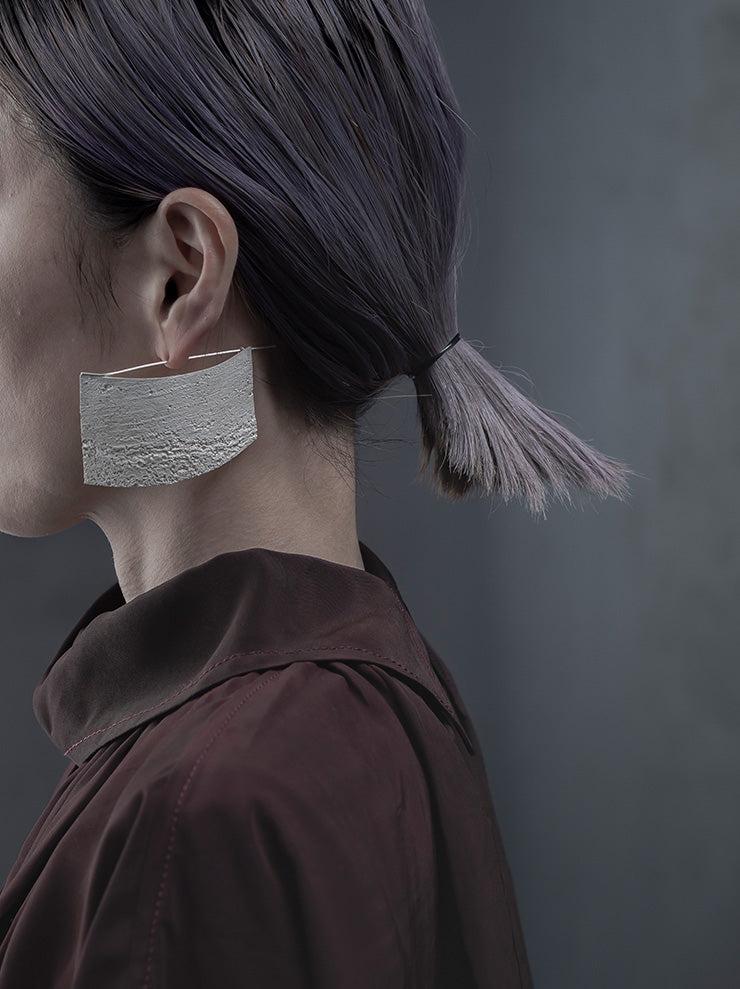 UMA WANG × DETAJ<br> CONCRETE SILVER EARRINGS / WHITE