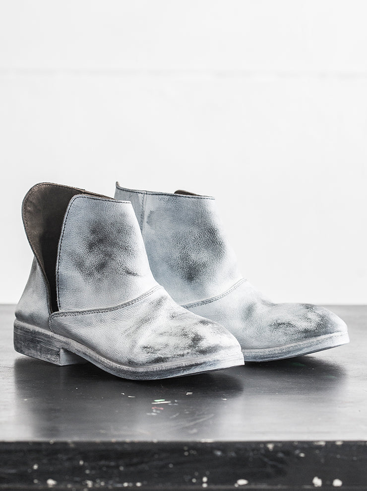 NUTSA MODEBADZE<br> Women's short boots ART WHITE