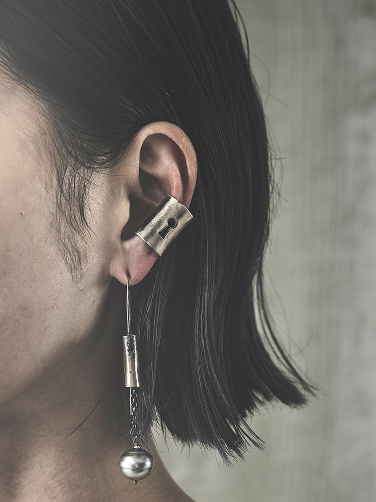 UMA WANG × DETAJ<br> KEYHOLE PINK SILVER EAR CUFF / OXY-DYE PINK SILVER