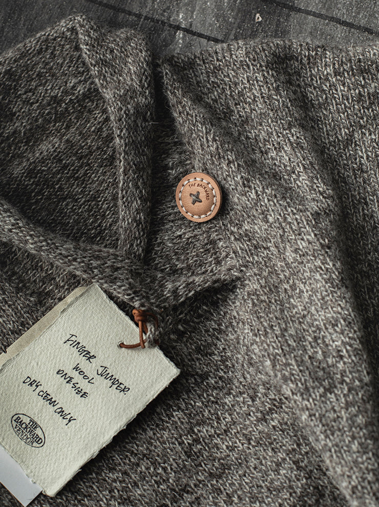 THE BACKWARD VENDOR<br> WOMENS finger jumper knit / GRAY