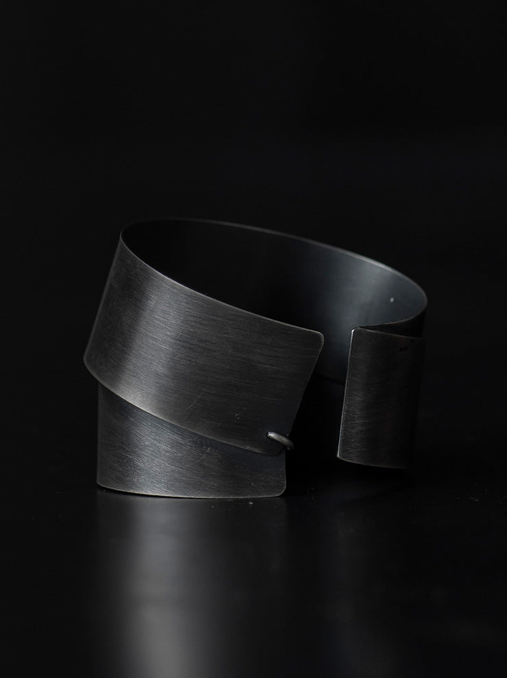 UMA WANG X DETAJ <br>COIL BANGLE / MATTE SILVER