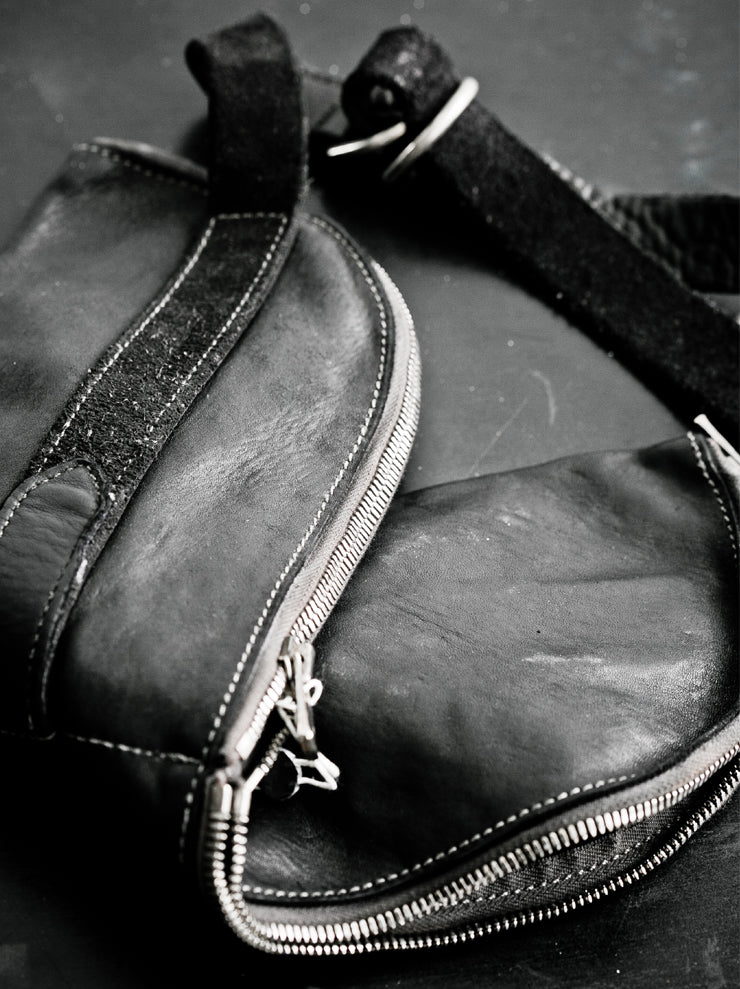 GUIDI<br> B11 Small zip bag MATTE BLACK CV39T / SOFT HORSE FG