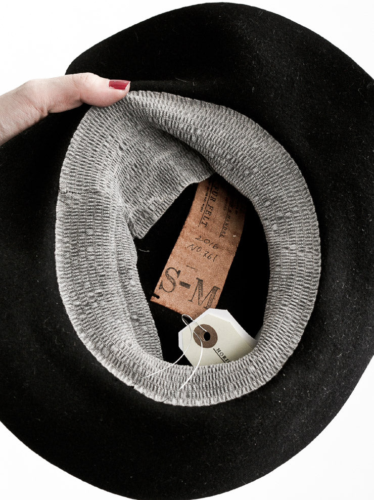 HORISAKI<br>プレーンラビットファーボーラーハット BLACK / GREY BAND