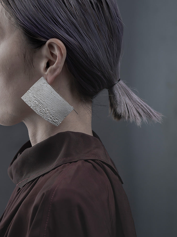 UMA WANG × DETAJ<br> CONCRETE SILVER EARRINGS / WHITE