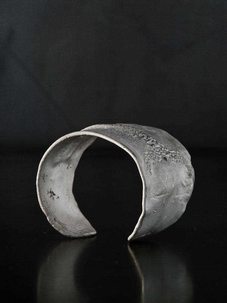 DETAJ <br> PRIMITIVE BANGLE / WHITE