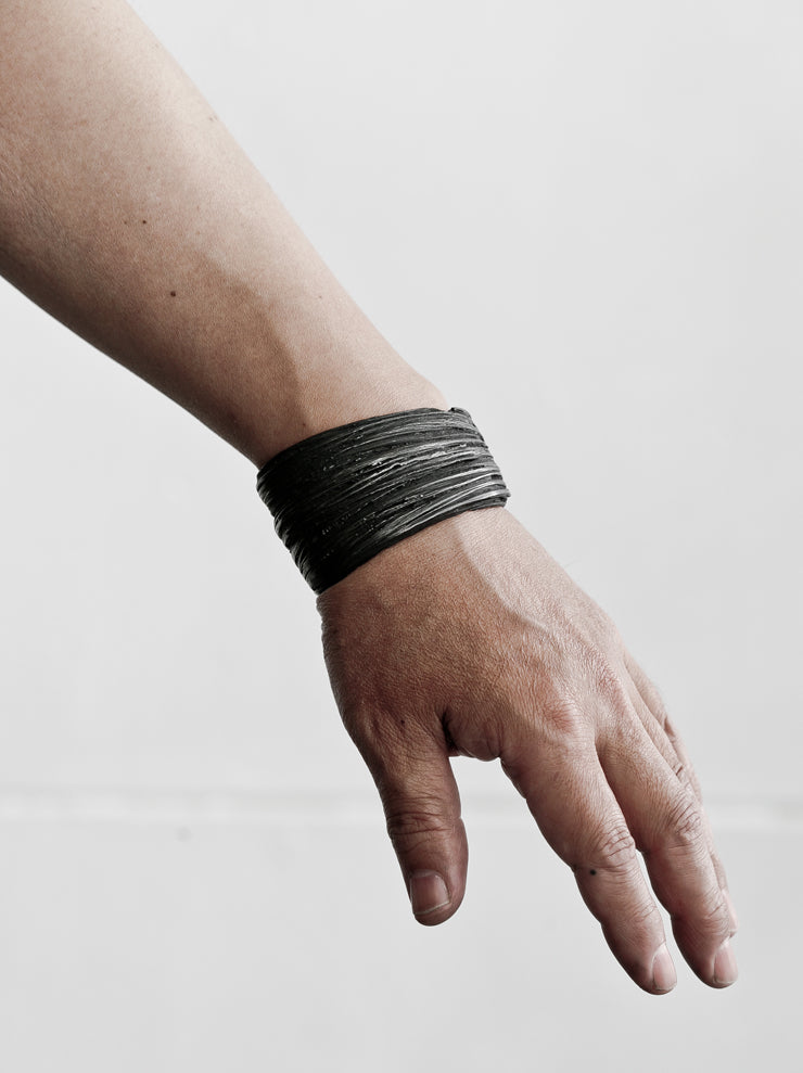 DETAJ<br> HAIR BANGLE / BLACK